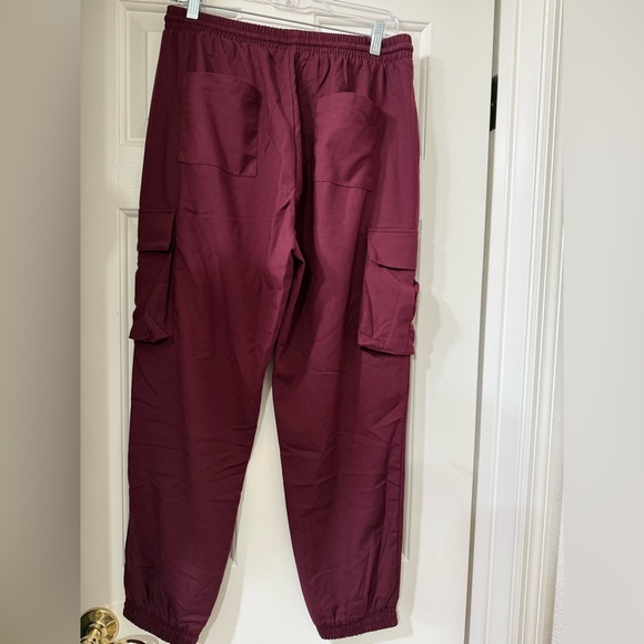 Zenana Outfitters Women’s Maroon Cargo Pants - size Large *NWOT - Picture 5 of 7
